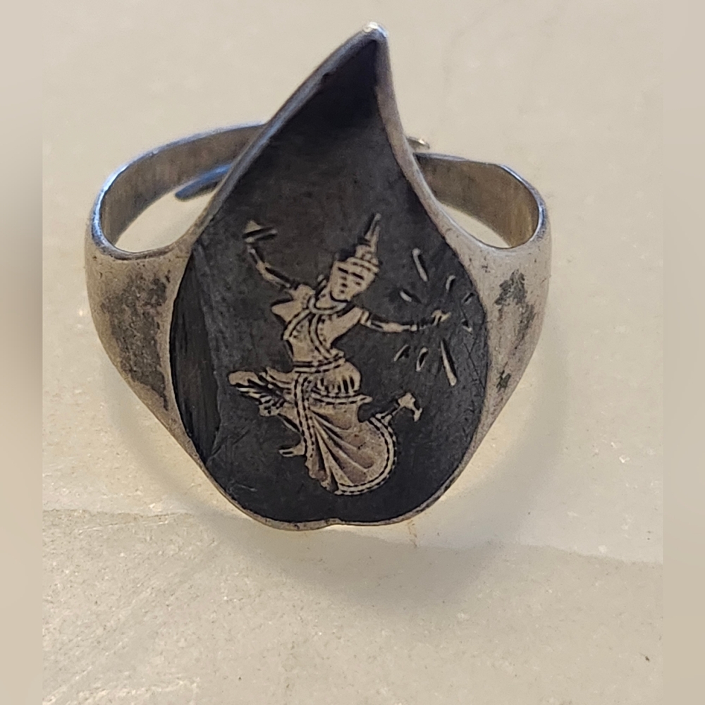 Siam Sterling Silver Dancer Engraved Ring